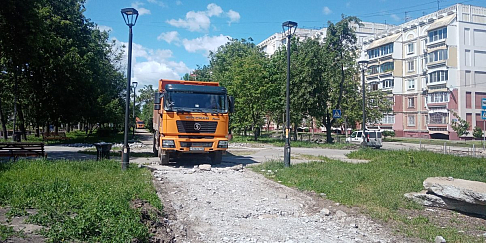 Началось благоустройство Южного шоссе и сквера по проспекту Ильича 