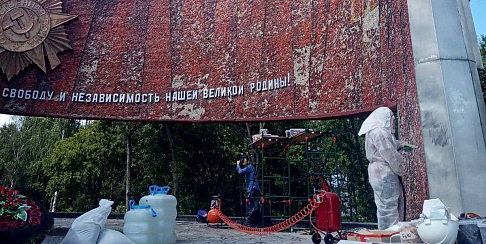 Началась реставрация мозаики на монументе «Боевой и трудовой славы автозаводцев»