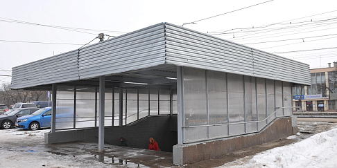 Настенную плитку начали укладывать в тоннеле у Комсомольской проходной автозавода