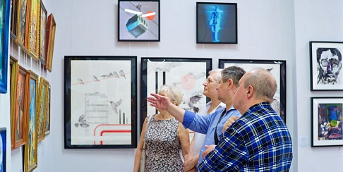 Пятая выставка наивного искусства открылась в Центре деловой и правовой информации