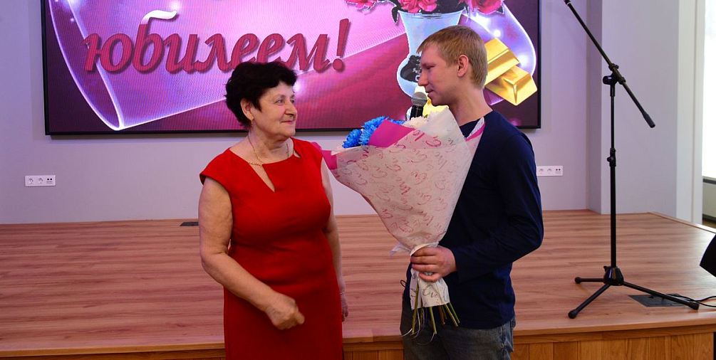 В Доме ветеранов Горьковского автозавода чествовали юбиляров апреля