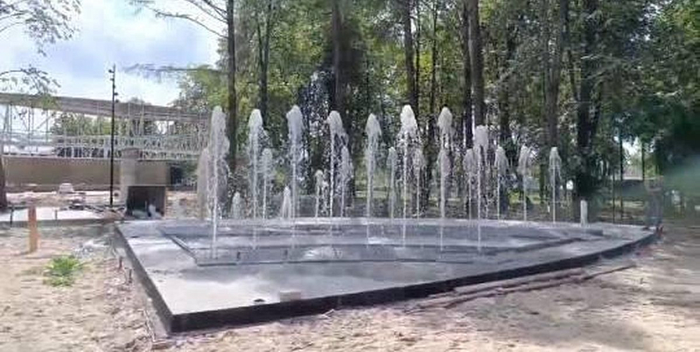 В Павловском парке им. 40-летия ВЛКСМ впервые запустили сухой фонтан 