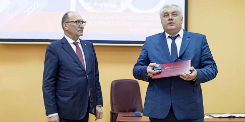 Директор филиала ООО «Оптресурс» Алексей Гузанов получил диплом почетного выпускника НГТУ за популяризацию профессии металлурга