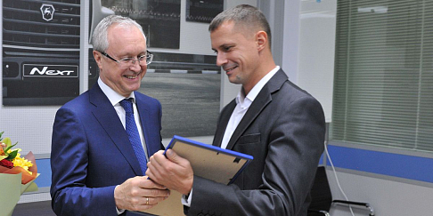 Сотрудники Управляющей компании «Группы ГАЗ» получили корпоративные и государственные награды ко Дню машиностроителя