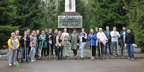 Горьковский автозавод провел ежегодную волонтерскую акцию «Чистый обелиск»