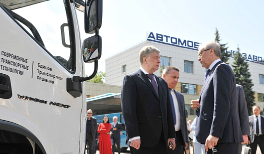 Губернатор Ульяновской области Алексей Русских и президент «Группы ГАЗ» Вадим Сорокин подписали соглашение о взаимодействии в сфере развития автомобильной промышленности