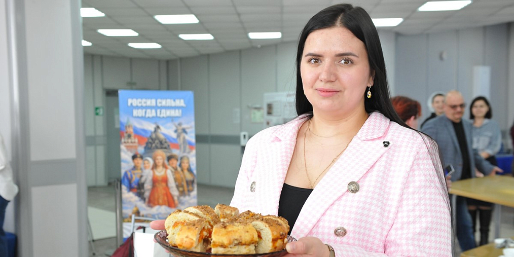 Более 50 блюд представили молодые сотрудники Горьковского автозавода на конкурс, посвященный Году единства народов РФ 