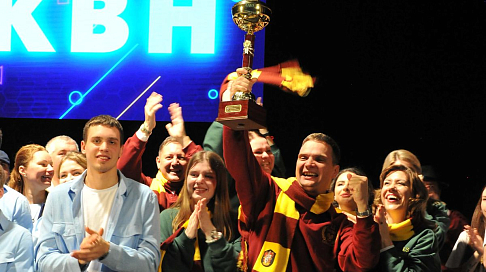 Девять жизнерадостных команд КВН устроили для зрителей ДК «ГАЗ» незабываемый праздник юмора