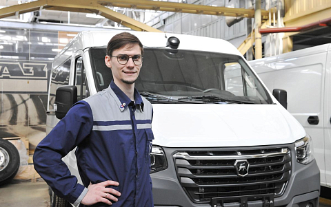 На автомобилях Горьковского автозавода тестируется цифровая система безопасного движения, разработанная под руководством ведущего инженера-конструктора Даниила Печалинова