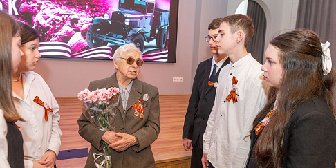 Уроки мужества, посвященные 80-летию Великой Победы, проходят в Доме ветеранов Горьковского автозавода