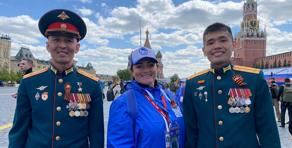 Ведущий специалист дирекции по логистике Елена Аблыгина встретила 9 Мая на Красной площади в Москве