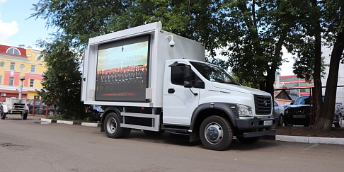 Мобильный комплекс информирования населения на базе «ГАЗона NEXT» работает на международном мосту через Амур