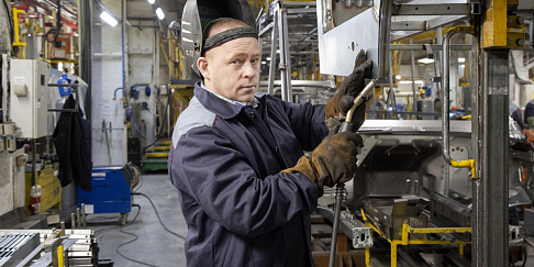 Несколькими специальностями овладел за два десятка лет работы на ГАЗе Владимир Малов