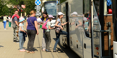 1 июня дети многих заводчан отпраздновали в загородных оздоровительных лагерях
