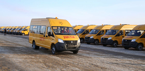 Нижегородская область в числе первых регионов получит новые школьные автобусы и автомобили скорой помощи