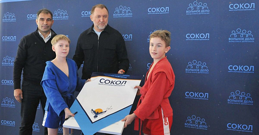 В Автозаводском районе открыл свои двери центр спортивных единоборств «Сокол», построенный по инициативе Олега Дерипаски (видео)