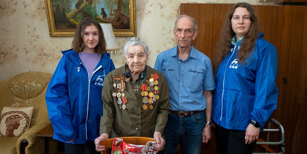 Волонтеры ГАЗа поздравили с Днем Победы участников Великой Отечественной войны