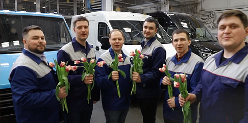 С праздником весны!