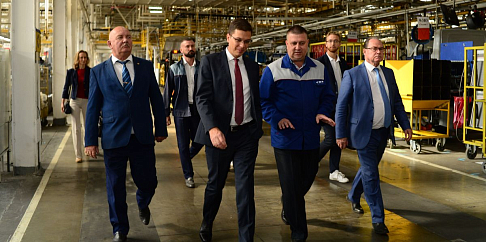 Глава города Нижнего Новгорода Юрий Шалабаев встретился с коллективом Горьковского автозавода и ответил на вопросы сотрудников