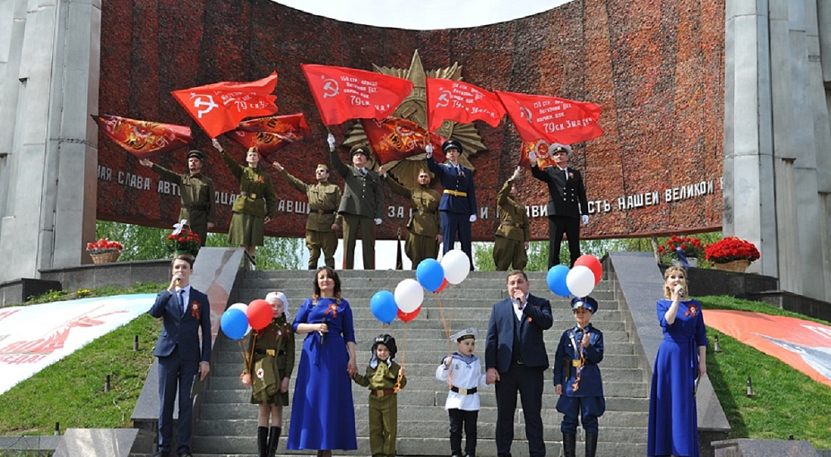 «Помнит сердце…»: памятный митинг, посвященный 80-летию Победы, прошел в Парке Славы Автозаводского района 