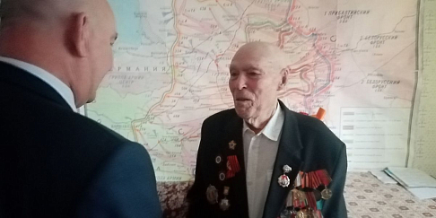 Участника Великой Отечественной войны Николая Кузянина поздравил с Днем Победы глава администрации Автозаводского района Нижнего Новгорода Александр Нагин