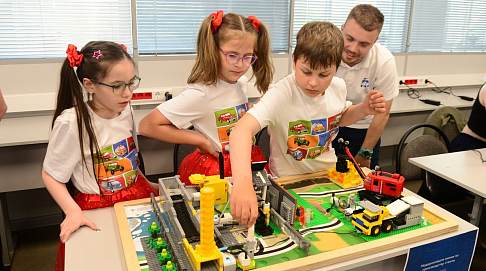 Воспитанники «Техноспейса» и «Кванториума» представили свои инженерные проекты руководителям Горьковского автозавода