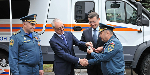 ГАЗ представил линейку автотехники главе МЧС России Александру Куренкову и передал в опытную эксплуатацию внедорожник «Садко NEXT»