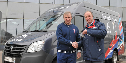 Горьковский автозавод передал ХК «Торпедо» 7-местную грузопассажирскую «Газель NEXT»