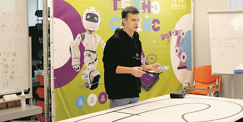 Дмитрий Шакин разработал нескучные уроки по программированию коптеров для начинающих робототехников