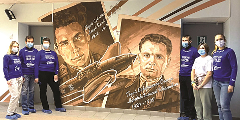 На стене ЦДТ Автозаводского района появился арт-объект с изображением Алексея Лебедева и Якова Ляхова, летчиков-героев Великой Отечественной