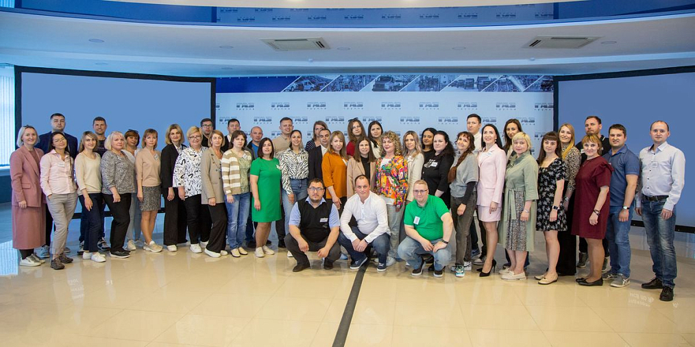 50 лучших студентов - сотрудников разных подразделений компании – приняли участие в очном интенсиве школы активного гражданина «ШАГ»