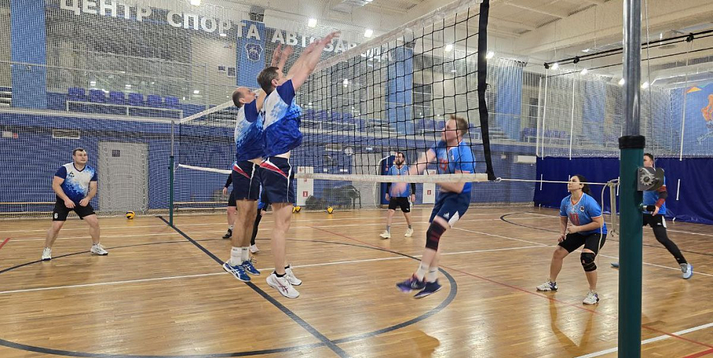 Волейбольный матч между сборными молодых специалистов и руководителей состоялся в Центре спорта Автозавода