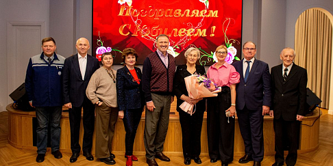 Александра Строганкова, многие годы формировавшая кадровую и социальную политику Горьковского автозавода, 16 ноября отметила 80-летие