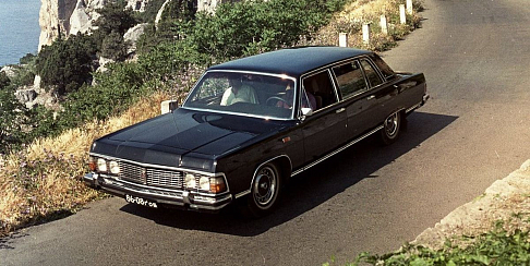 14 февраля 1976 года на Горьковском автозаводе были собраны первые образцы легкового автомобиля представительского класса «Чайка» ГАЗ-14