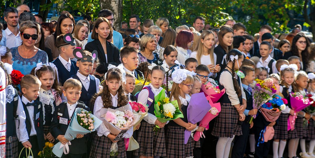 Новый учебный год в гимназии №136 начался более чем для 800 ребят