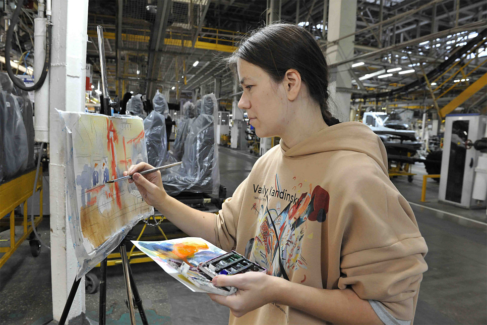 Завод в красках