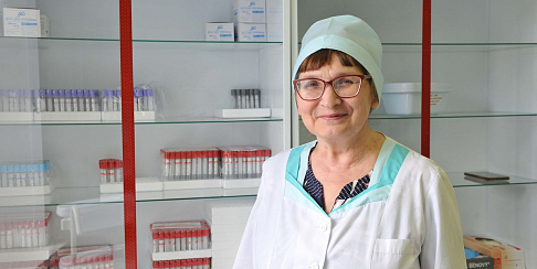 Участница конкурса «Твои таланты, профсоюз!» медсестра ЦМП «ГАЗ» Алевтина Толстова всерьез увлекается рисованием