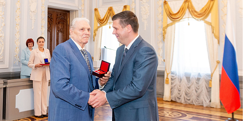 Президент ГАЗа Николай Пугин и генеральный директор Павловского автобусного завода Андрей Васильев получили высшую награду Нижегородской области - Орден «За гражданскую доблесть и честь»