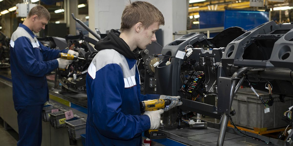 Команда проекта по освоению сборки приборных панелей автомобилей линейки «БИЗНЕС» - победила в конкурсе по Производственной системе