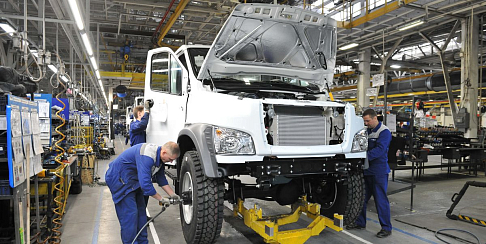 Конвейер №4 производства грузовых автомобилей отметил 50-летие