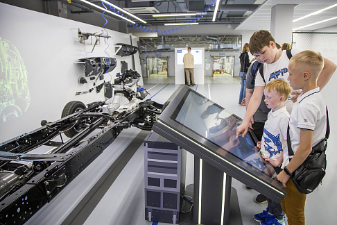 Музей истории ГАЗа во время осенних каникул посетило рекордное количество школьников