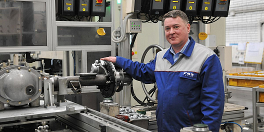 Под руководством главного инженера ЗМА Сергея Волкова движение транспорта и пешеходов на предприятии организовано по передовым технологиям