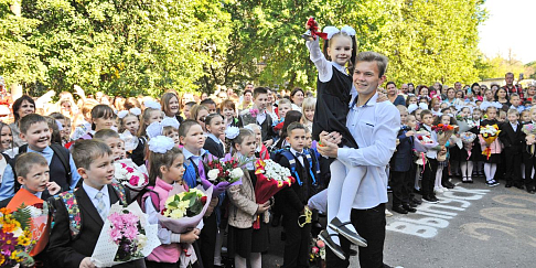 Своим подшефным школам «Группа ГАЗ» 1 сентября вручила подарочные сертификаты