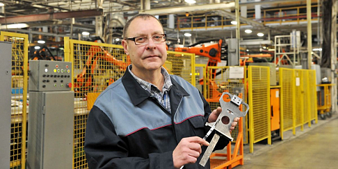 «Сплоченный коллектив и интересные задачи делают жизнь на Горьковском автозаводе насыщенной», - Игорь Важдаев, фрезеровщик СЦР и ТОО