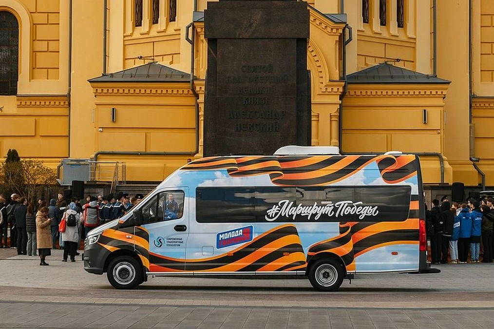 2 000 студентов объединились вокруг символа Победы