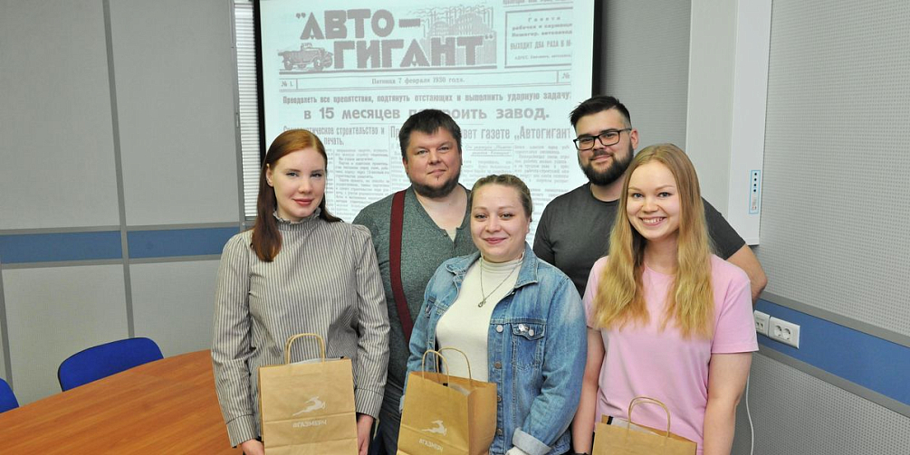 Волонтеры Горьковского автозавода занимаются оцифровкой первых номеров газеты «Автозаводец»