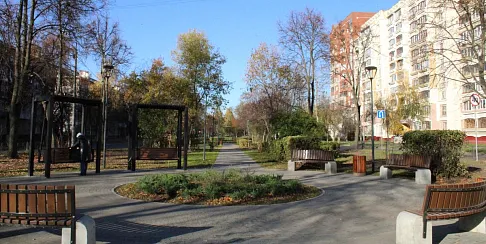 Работы по благоустройству завершены на Южном шоссе и в сквере по проспекту Ильича