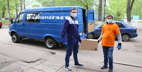 Волонтеры Горьковского автозавода доставили несколько десятков продовольственных наборов ветеранам «ГАЗа»