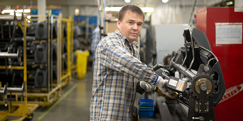 31 внедренный кайзен за месяц - личный рекорд бригадира участка сборки кабин ПГА АЗ «ГАЗ» Александра Фомина