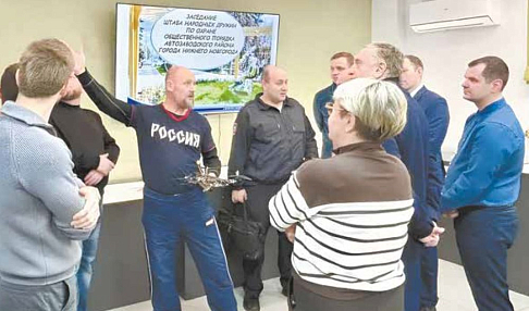 В патриотическом пространстве «Защитники Отечества» на улице Политбойцов наградили лучших народных дружинников Автозавода 